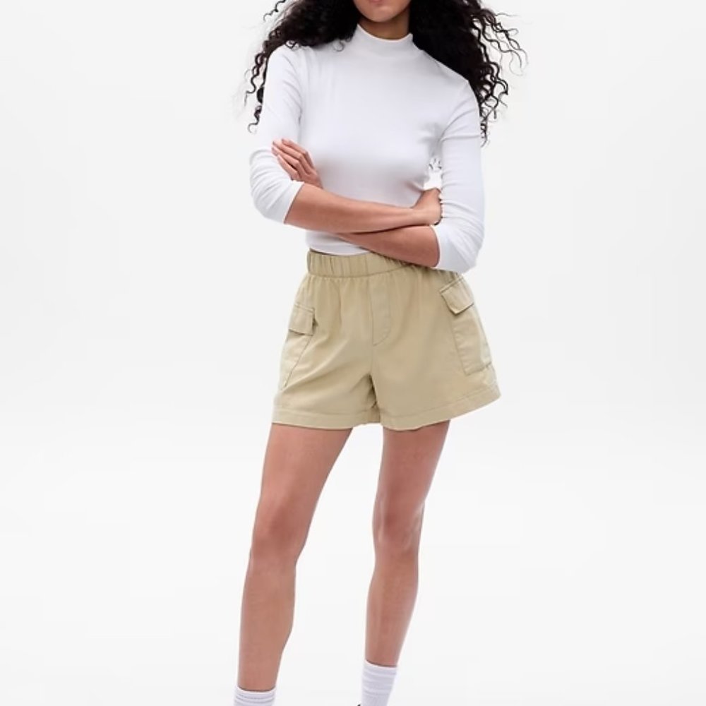 GAP Cargo Khaki Shorts/NWT/LARGE